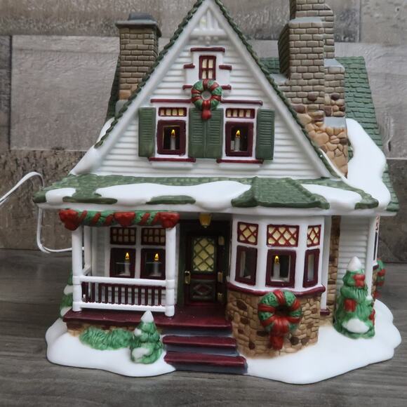 Dept 56 Christmas Homecoming At Havenport Lighted Holiday Set - Picture 6 of 11